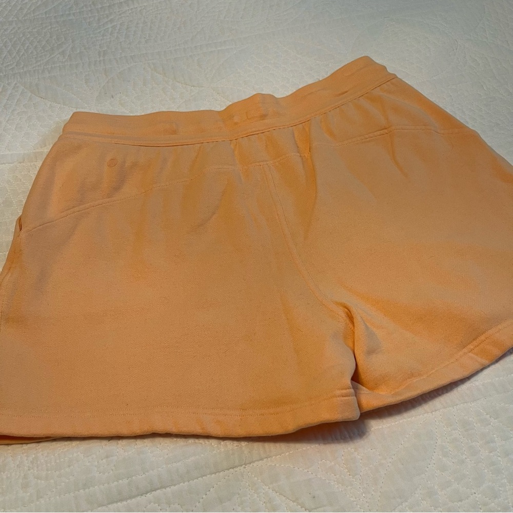 LULULEMON Scuba High-Rise Short 5". Peach Bellini.
Size 14 - Picture 6 of 6